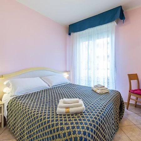 Residenza Melucci Aparthotel Rimini Bagian luar foto
