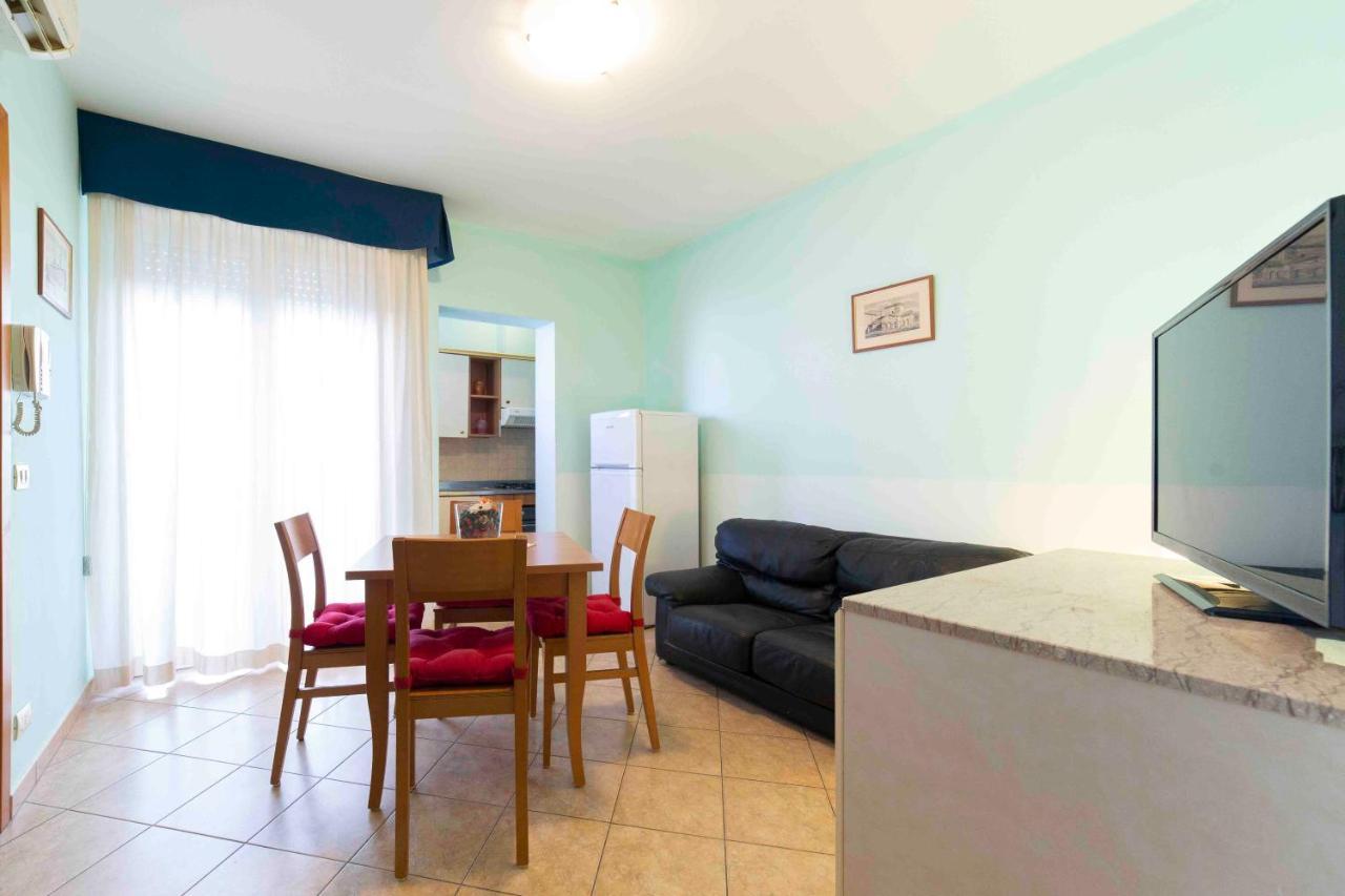 Residenza Melucci Aparthotel Rimini Bagian luar foto