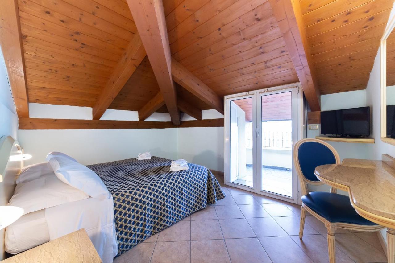Residenza Melucci Aparthotel Rimini Bagian luar foto