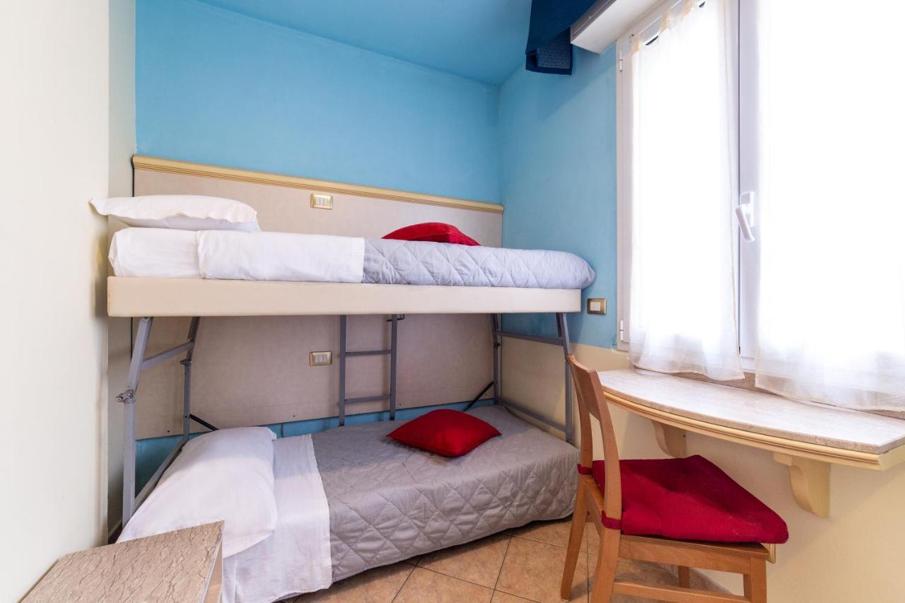 Residenza Melucci Aparthotel Rimini Bagian luar foto