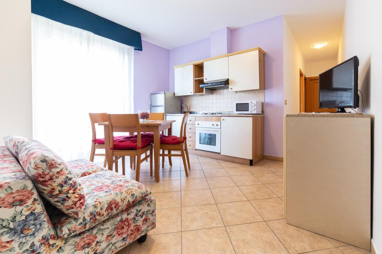 Residenza Melucci Aparthotel Rimini Bagian luar foto