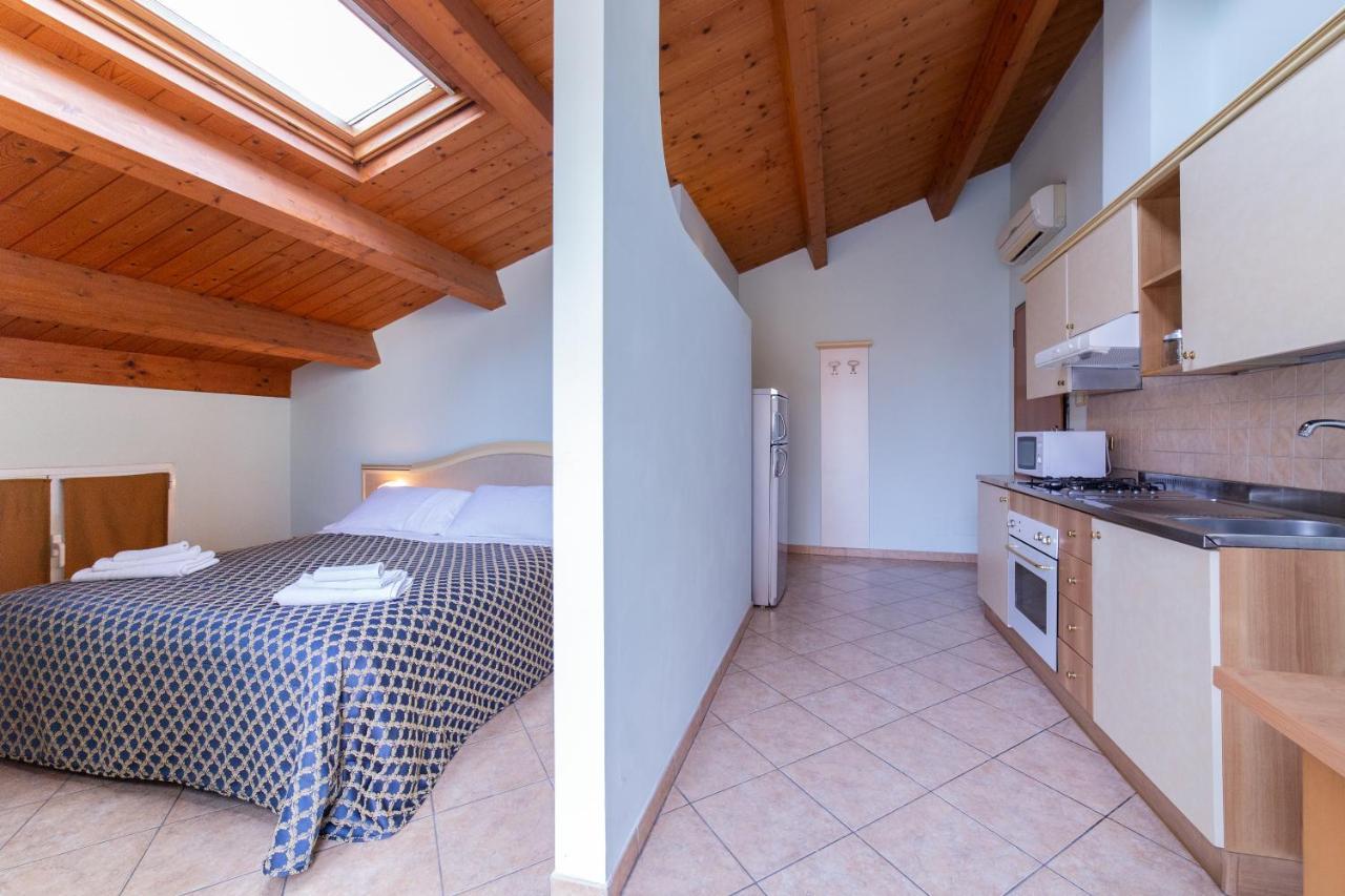 Residenza Melucci Aparthotel Rimini Bagian luar foto