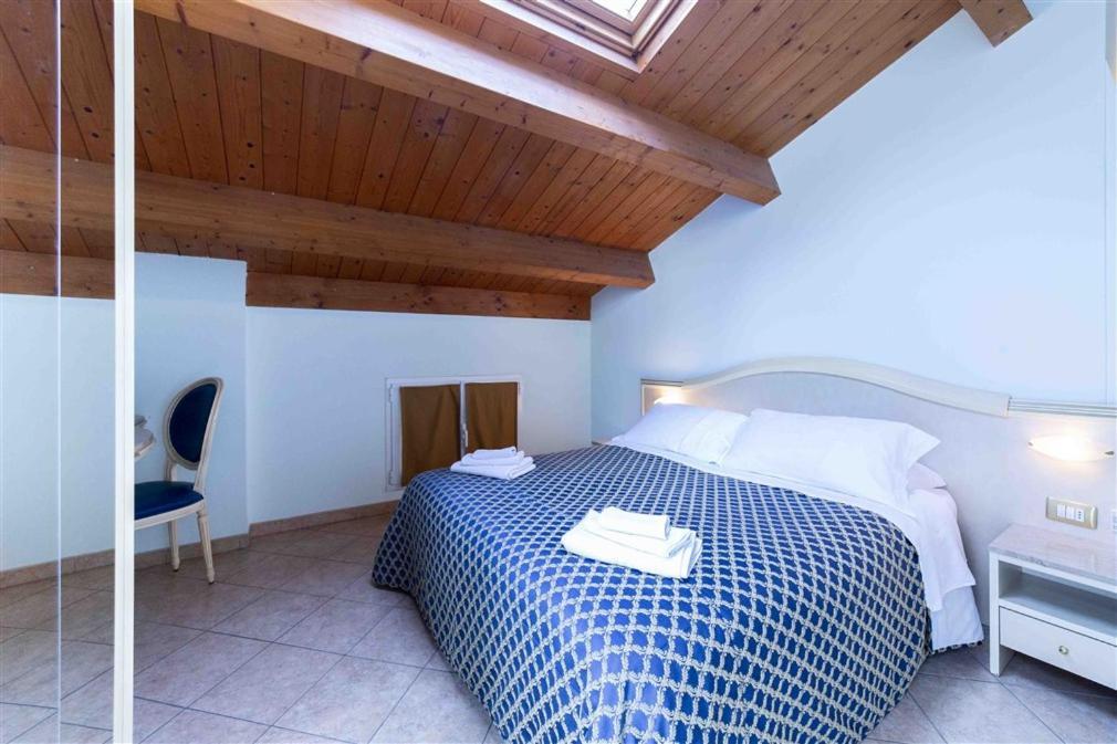 Residenza Melucci Aparthotel Rimini Bagian luar foto