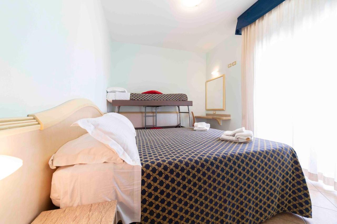 Residenza Melucci Aparthotel Rimini Bagian luar foto