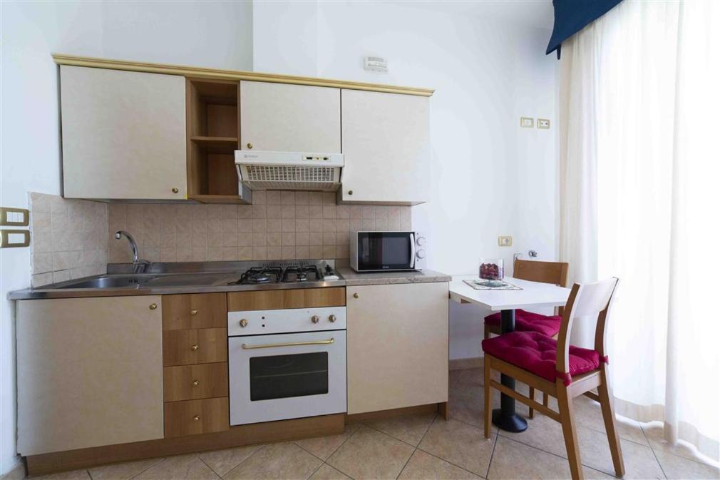 Residenza Melucci Aparthotel Rimini Bagian luar foto