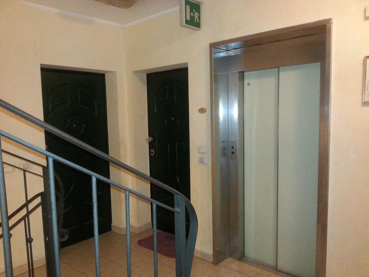 Residenza Melucci Aparthotel Rimini Bagian luar foto