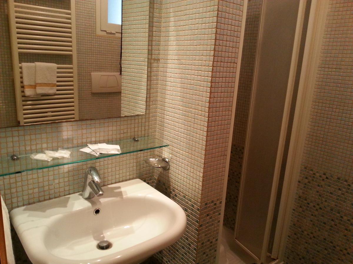 Residenza Melucci Aparthotel Rimini Bagian luar foto