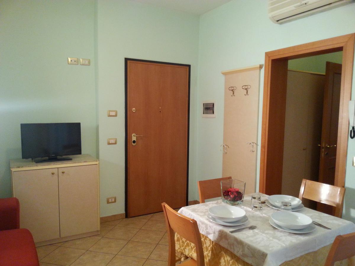 Residenza Melucci Aparthotel Rimini Bagian luar foto