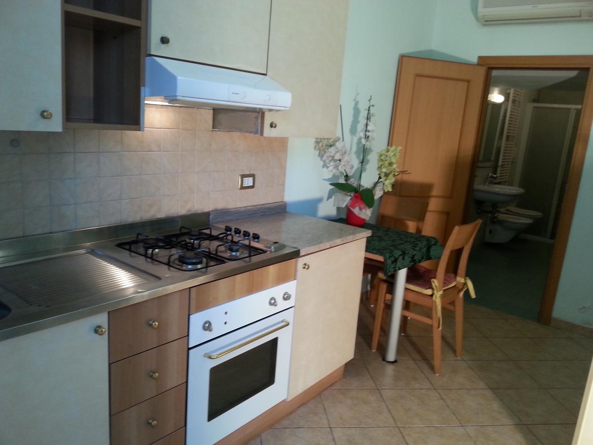 Residenza Melucci Aparthotel Rimini Bagian luar foto
