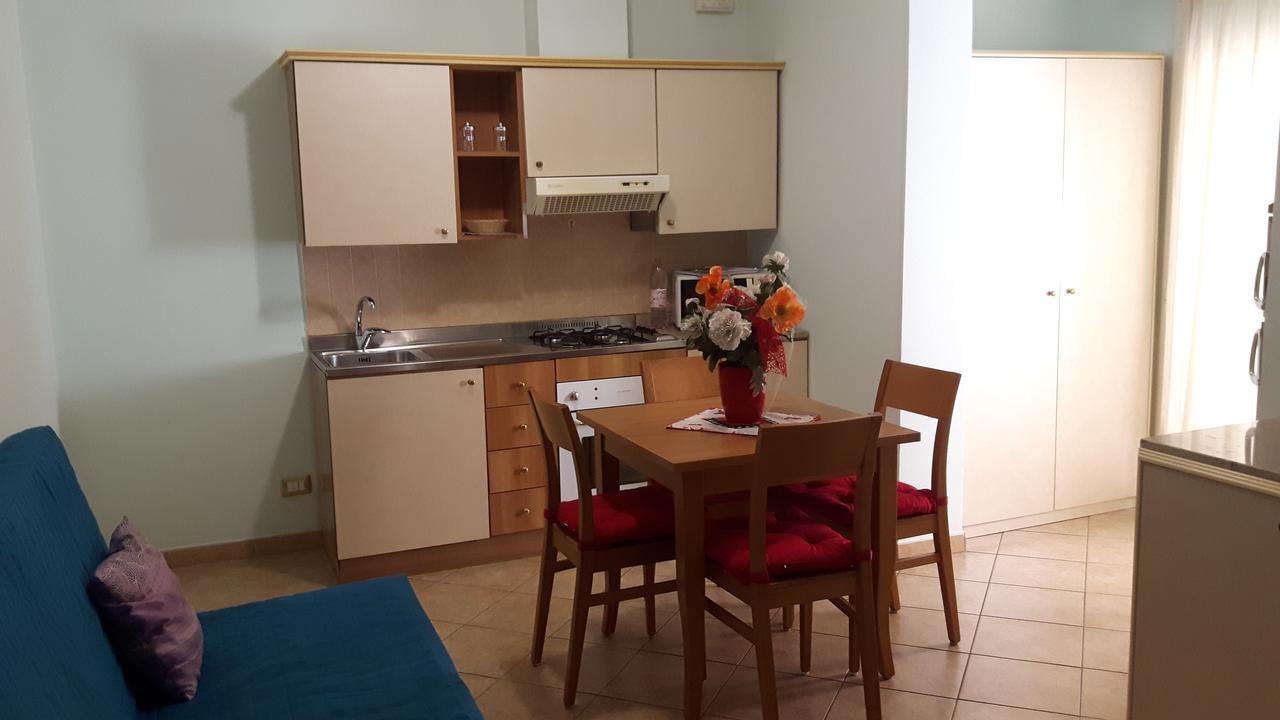 Residenza Melucci Aparthotel Rimini Bagian luar foto